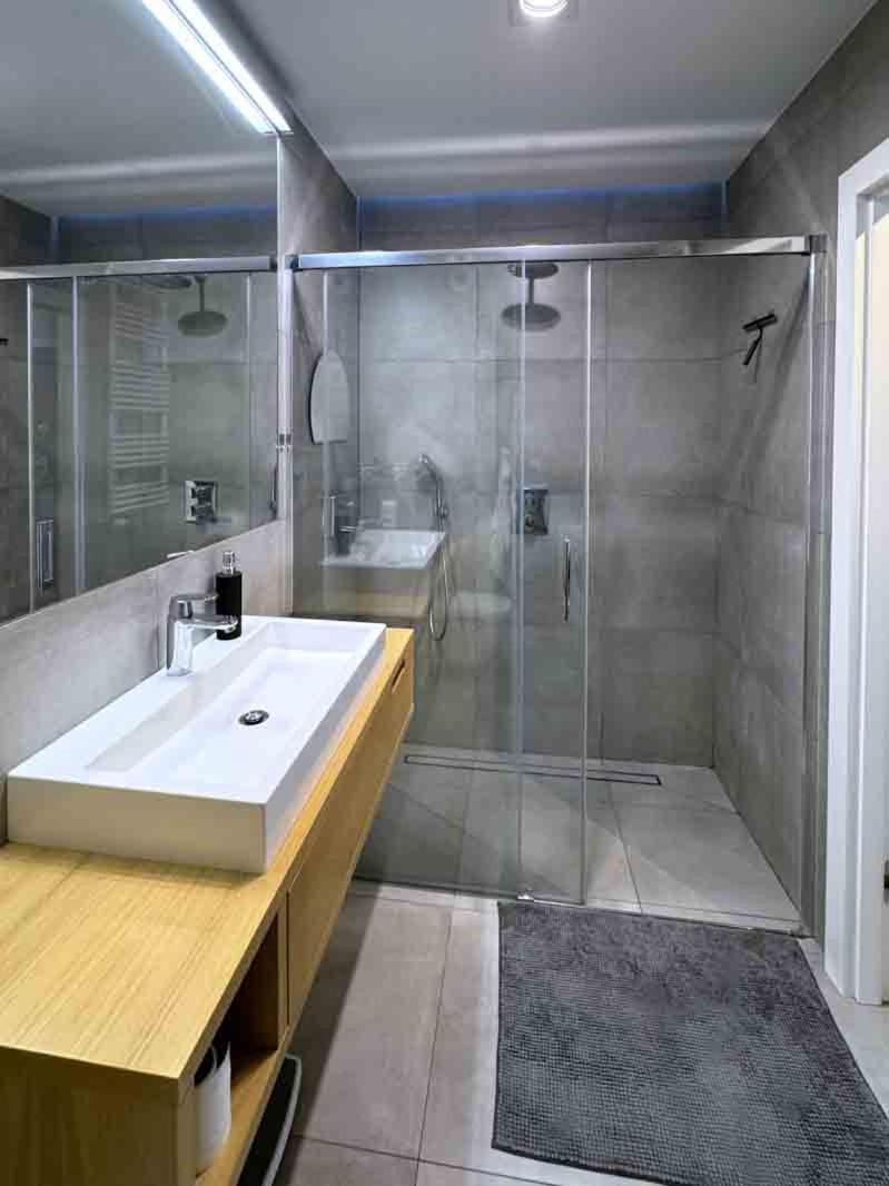 - Grunwald - Lasek Marcelinski Apartment